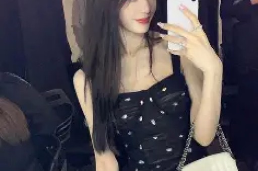 凌晨三点网红司晓迪突然发文宠粉一口气晒出18张照片