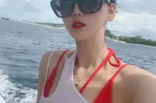 女星赵樱子直播间自曝恋情冲上热搜官宣小12岁男友！