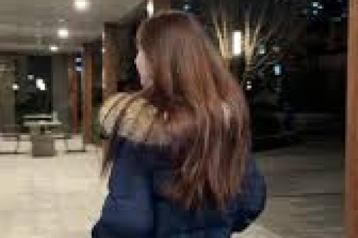 王思聪前女友黄一鸣被曝猛料 被60岁大爷包 嚣张回应 闪闪生父被